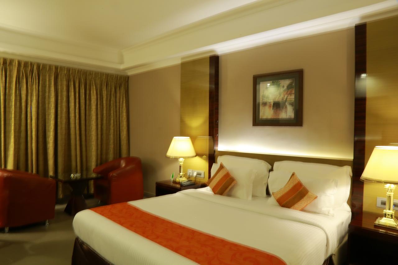 Hotel Bonanza Alappuzha Kültér fotó