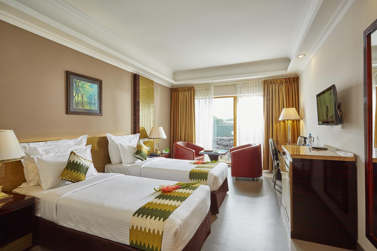 Hotel Bonanza Alappuzha Kültér fotó