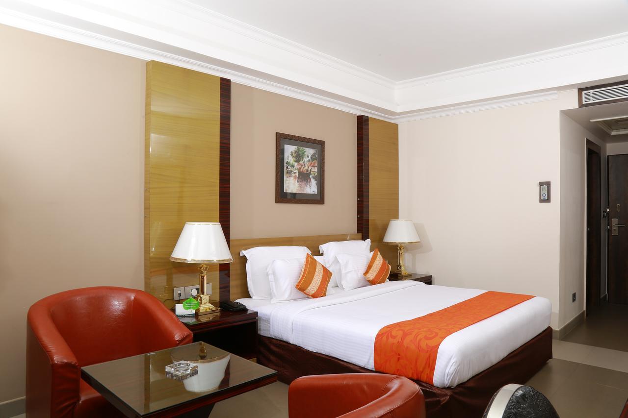 Hotel Bonanza Alappuzha Kültér fotó