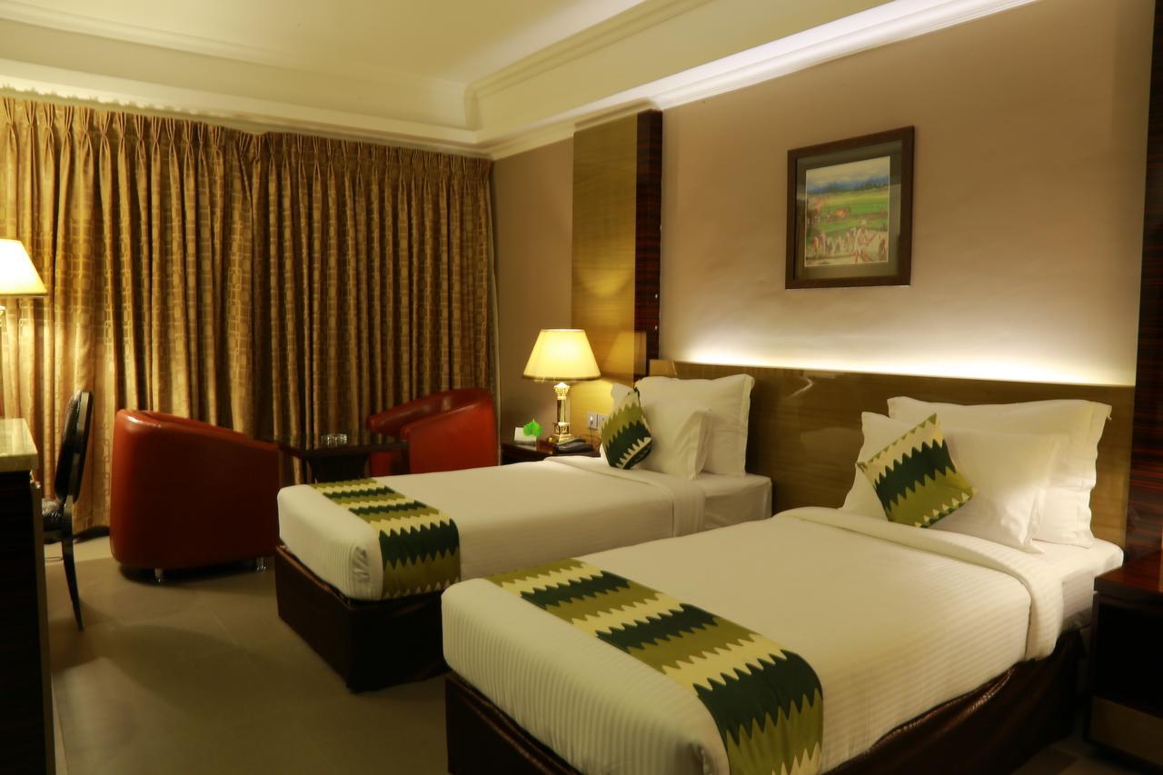 Hotel Bonanza Alappuzha Kültér fotó
