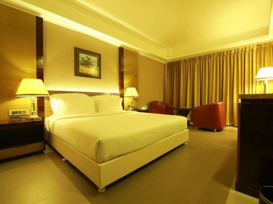 Hotel Bonanza Alappuzha Kültér fotó